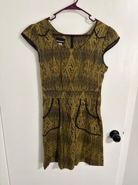 Nooworks Olive Geometric Cap-Sleeve Dress